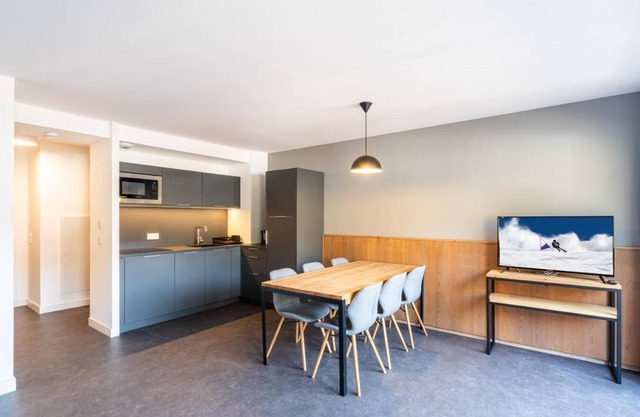 Wifi, ski-in/ski-out & foot of the slopes, fitness, swimming pool, sauna, hammam, terrace, balcony