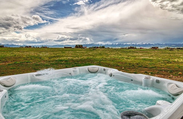 Wild Cat Cabin ⁓ Hot Tub ⁓ Teton Views ⁓ Foosball ⁓ Near Grand Targhee Resort