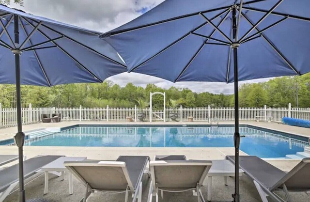 Wildflower Lotus Farm a Luxurious 5bd Home w/Pool, Firepit and more