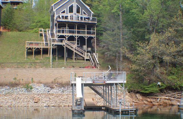"Wildwood" Private Hot Tub & Dock near Jumping Bridge