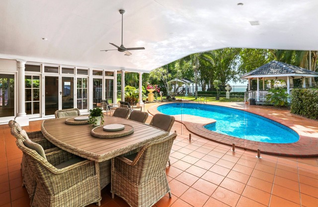 Willow Garden Stays Cairns - Beachfront Luxury Home