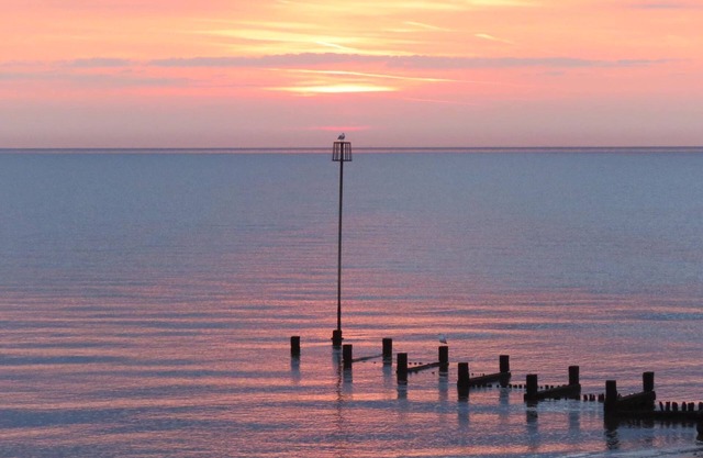 Willow Lodge, Holiday Log Cabin, Cedar Springs, Heacham. Close to the beach.