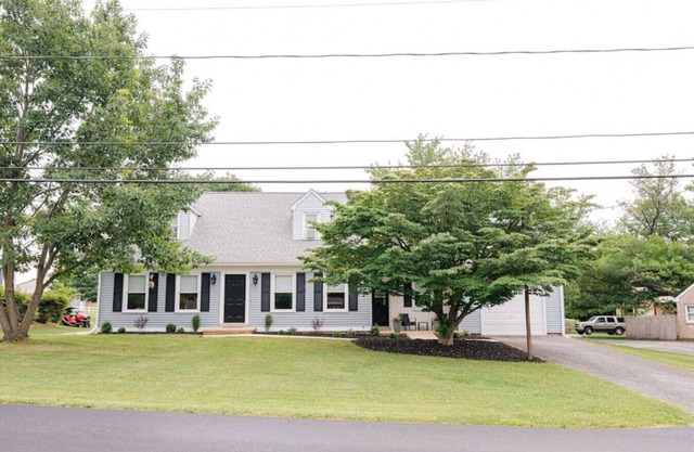 Willowdale Cottage * Hot Tub * Close to Attractions