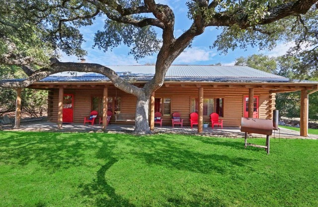 Wimberley Log Cabins Resort and Suites- Unit 2