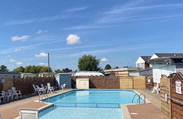 Winchelsea Coastal Holiday Home Close to Pool & Beach