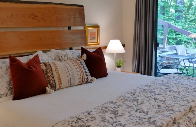 Windfall @ Quechee Club VT: Cozy Updated Condo A/C, Fireplace -Ski -Golf -Renew