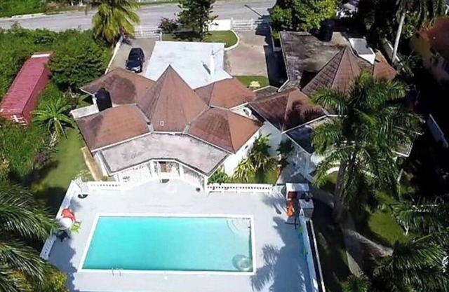 Windy Villa Sleeps 8/Free Wifi & Airport Pickup