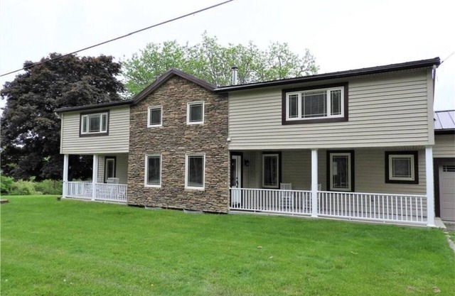 Wine Down is an early 1900s Farm House overlooking Keuka Lake.