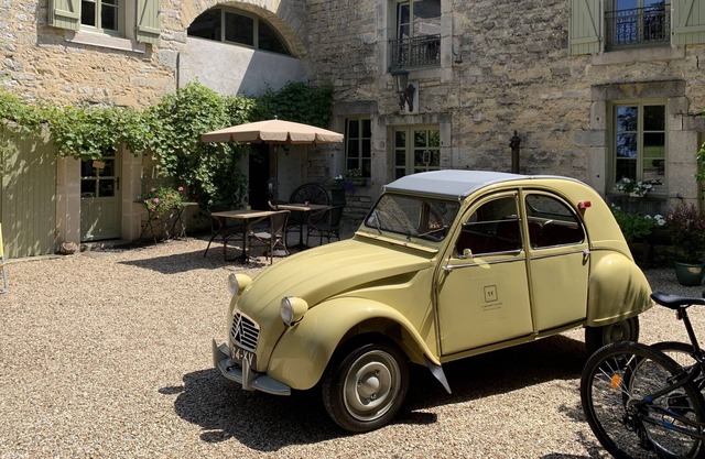Winegrower's house in the heart of the Burgundy vineyards