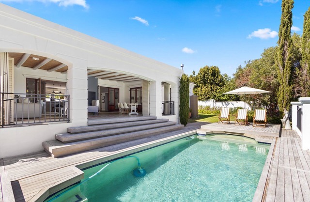 Winelands Villa - Three Bedroom House, Sleeps 6