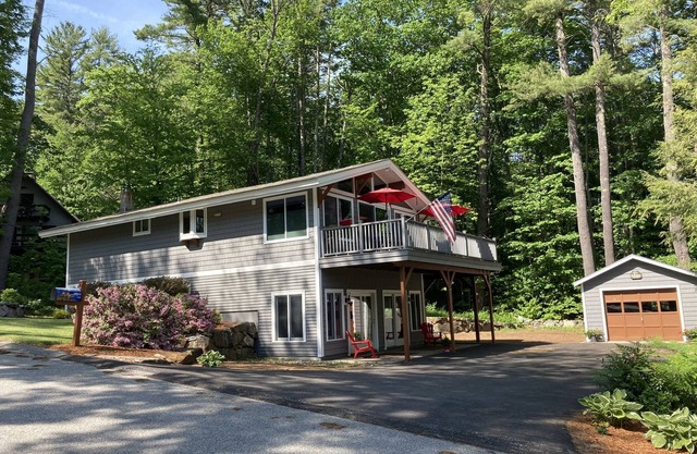 Winnipesaukee Lakehouse - Exquisite beach, boat mooring and day dock