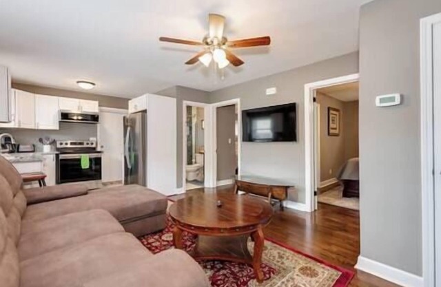 Winston's - 2 BR - Downtown's - Queens - Pad 1