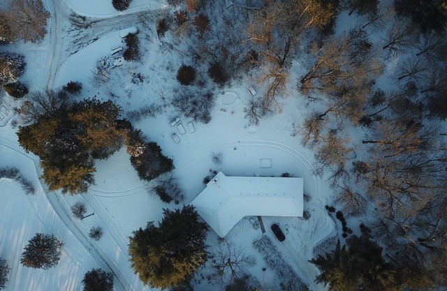 Winter Wonderland Getaway. Whole home with private entrance, yard, parking.