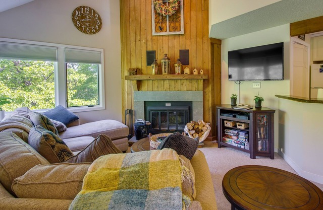 Wintergreen Resort Vacation Rental w/Pool Access!