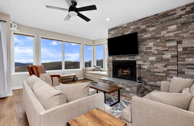 Wintergreen Mountain Views - Diamond in the Slopes - Close to Breweries & Hiking