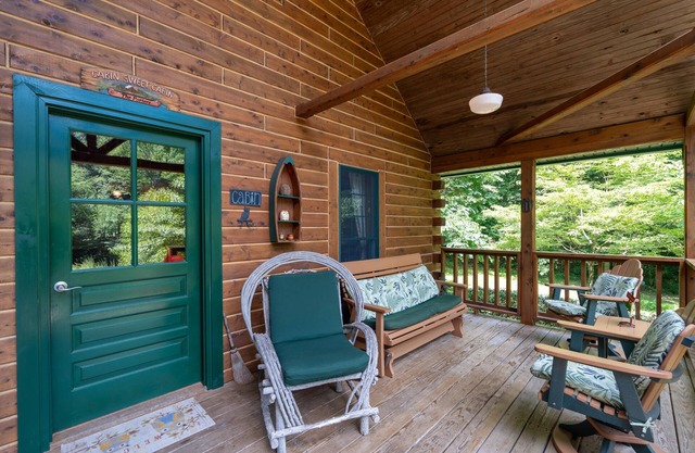 Wise Old Owl Cabin 5Star Family Fantastic Nov avail Polar Exp Train French Lickn