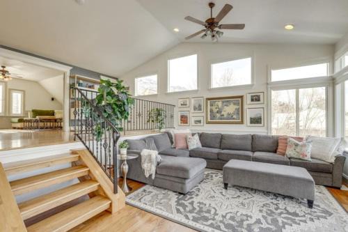 Within minutes to Ski Resorts and fireplace