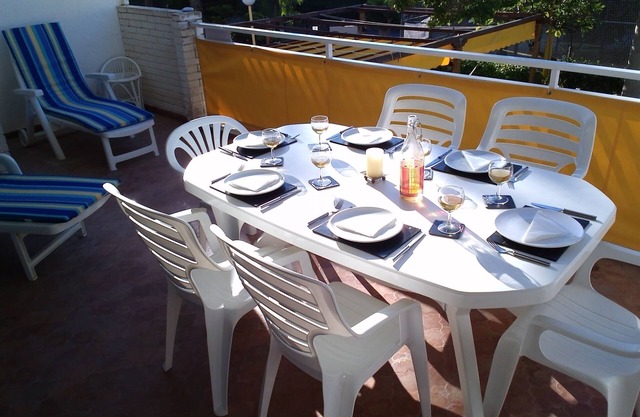 Within walking distance of the beautiful horse shoe bay of La Herradura