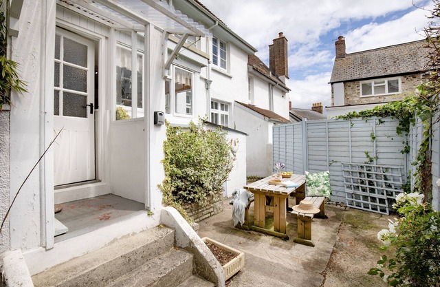 Withycombe is a beautifully presented dog-friendly terraced cottage for six guests