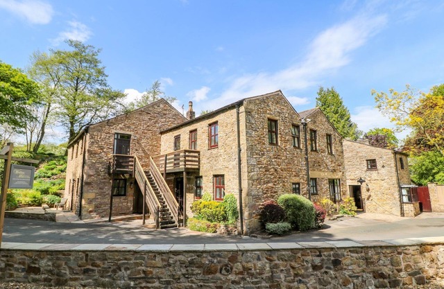 WOLFEN MILL, pet friendly, luxury holiday cottage in Chipping