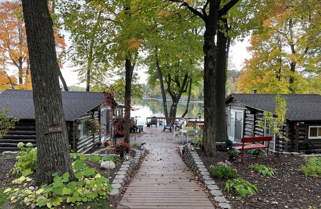 Woman Lake! 2 cabins, pontoon boat, big deck, outdoor kitchen, fire globe!
