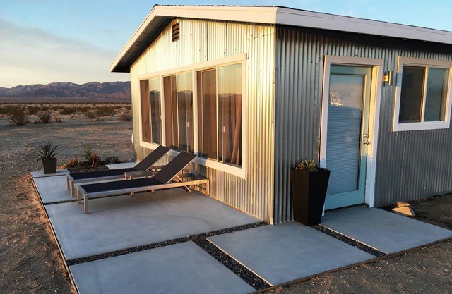 Wonder Valley Sky - A Beautiful Modern Joshua Tree Retreat