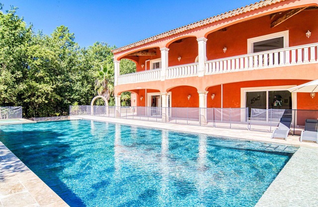 Wonderful private villa for 10 people with private pool, WIFI, hot tub, A/C, TV and terrace