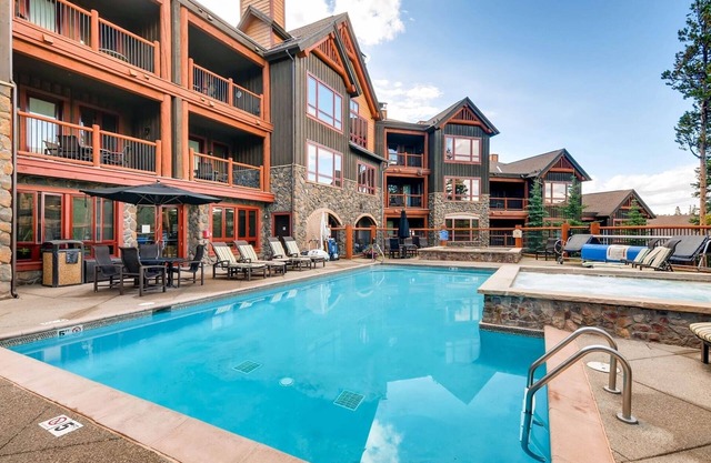 Wonderful 2BR BlueSky ski-in luxury condo w/hot tub, pool, spa, arcade & bar!
