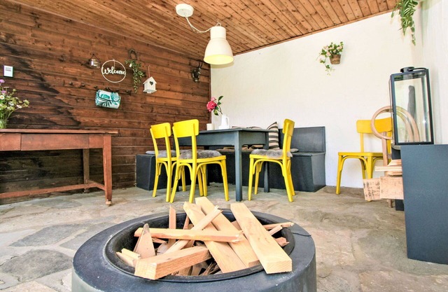 Wonderful private villa for 3 guests with WIFI, TV, patio, pets allowed, panoramic view and park.