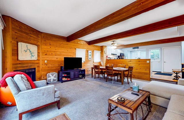 Wonderful dog-friendly ski-in/out retreat with balcony, spacious deck, & W/D