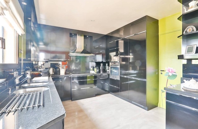 Wonderful home ideal for families w/park car