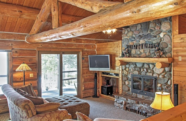 Wonderful Home on Sand Lake w/Expansive Porch!