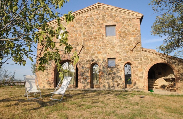 Wonderful private villa with A/C, private pool, WIFI, panoramic view, parking, close to Montalcino