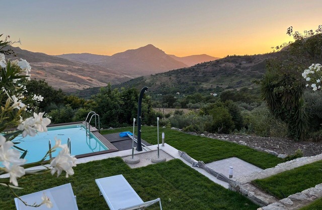 Wonderful private villa for 6 guests with WIFI, A/C, private pool, TV, panoramic view and parking