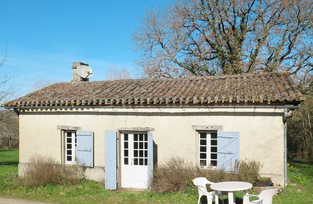 Wonderful private villa for 3 guests with TV, terrace, pets allowed and parking