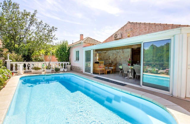 Wonderful private villa for 6 guests with WIFI, private pool, A/C, TV, terrace and pets allowed