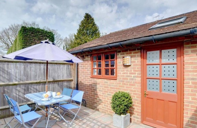 Wonderful private villa for 2 guests with WIFI, TV, patio and parking