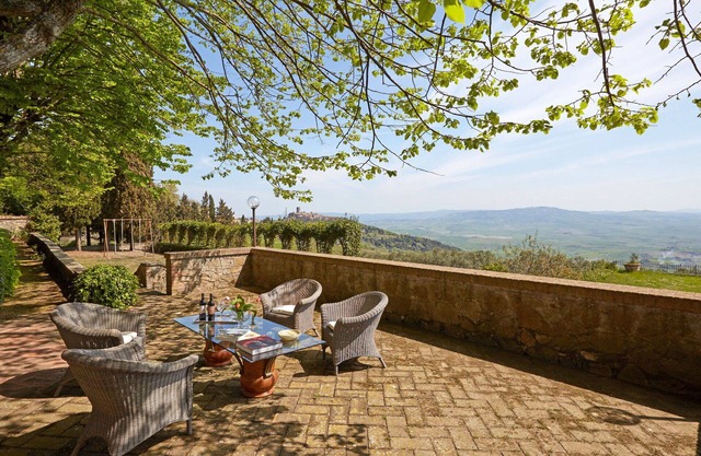 Wonderful private villa with WIFI, private pool, TV, pets allowed, panoramic view and parking