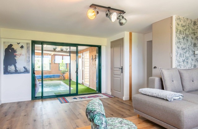 Wonderful private villa for 6 people with private pool, WIFI, TV, terrace, pets allowed and park.