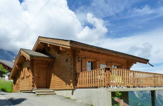 Wonderful private villa for 8 people with TV, terrace and pets allowed