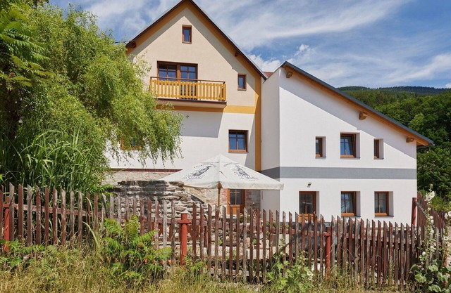 Wonderful private villa for 15 people with WIFI, TV, balcony and pets allowed