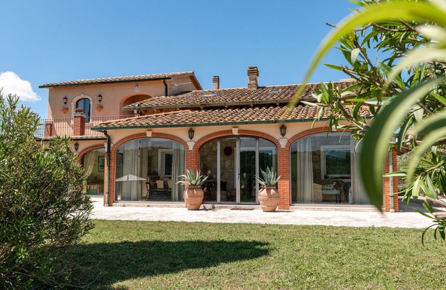 Wonderful private villa for 9 people with WIFI, A/C, private pool, patio, pets allowed and parking