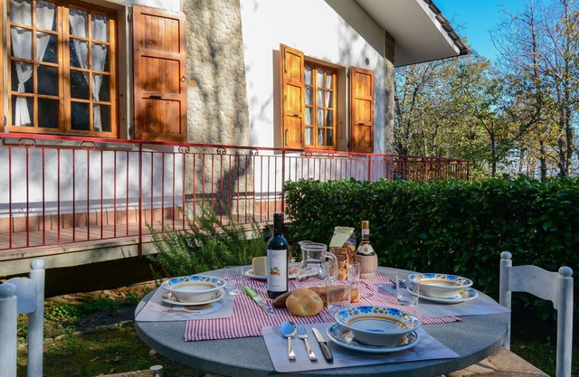 Wonderful private villa for 8 guests with WIFI, TV, patio, pets allowed and parking