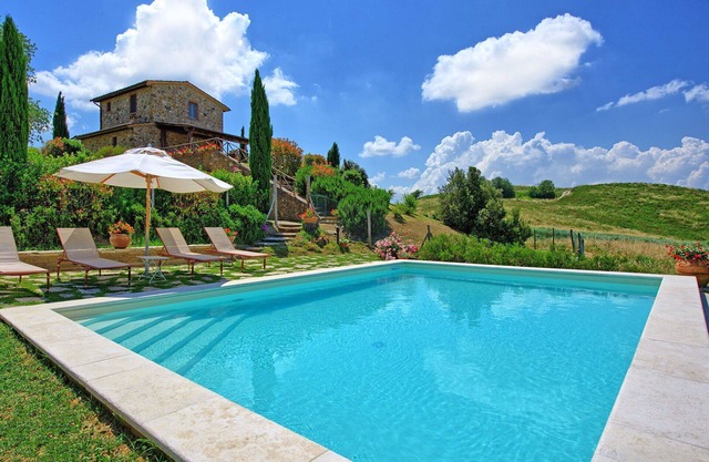 Wonderful private villa with private pool, WIFI, TV, veranda, panoramic view, close to Montepulciano