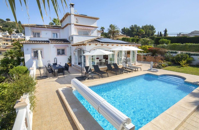 Wonderful private villa for 8 people with private pool, WIFI, A/C, TV, terrace and parking