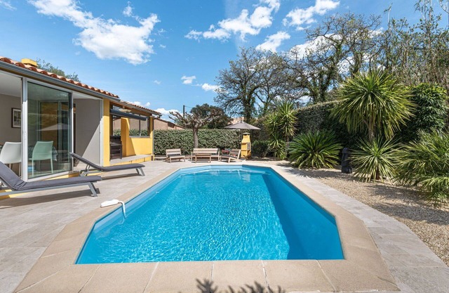 Wonderful private villa for 4 people with WIFI, A/C, private pool, TV, terrace and pets allowed