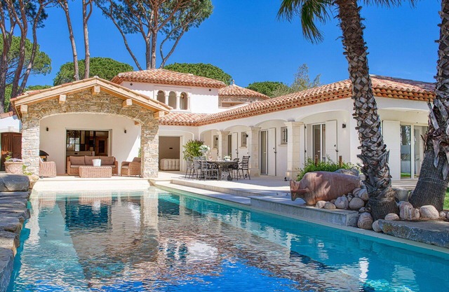 Wonderful private villa with A/C, private pool, hot tub, WIFI, TV, terrace and pets allowed