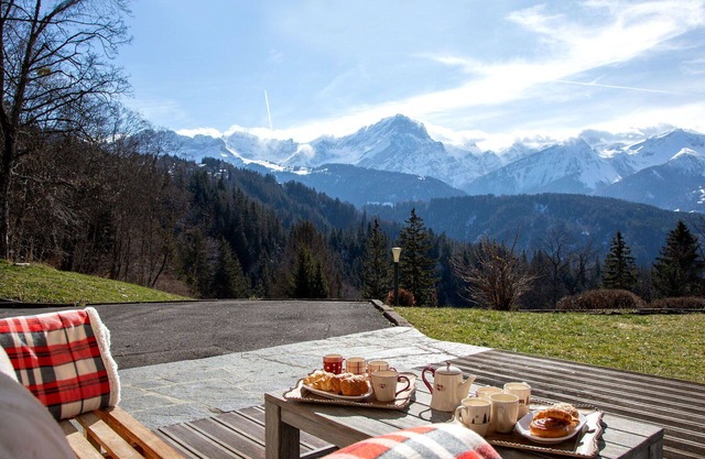 Wonderful private villa for 8 guests with hot tub, WIFI, TV, balcony and parking