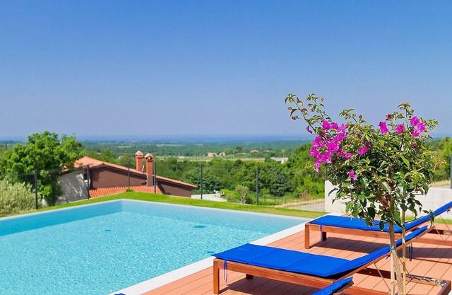 Wonderful private villa with private pool, WIFI, A/C, TV, patio, panoramic view and parking