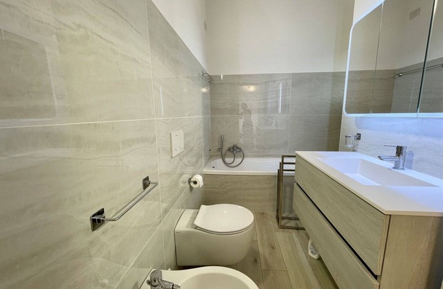 Wonderful private villa for 6 people with TV, balcony and parking